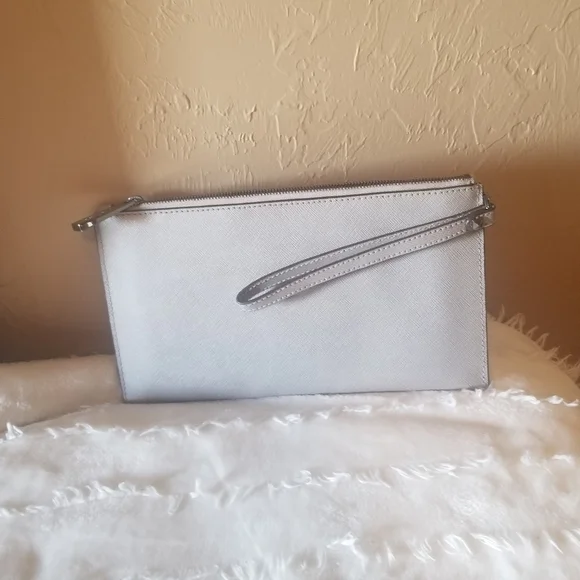 Michael Kors wristlet with gunmetal hardware - Picture 3 of 8